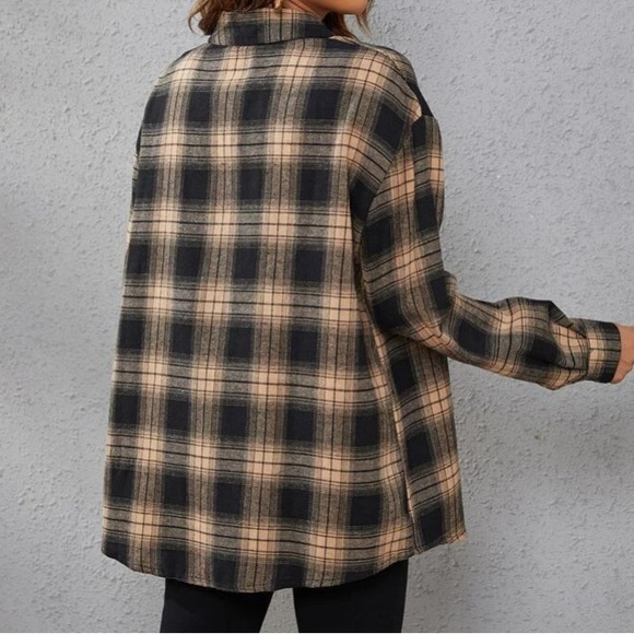 Khaki Plaid Button Down Shirt in M and L - Picture 4 of 6